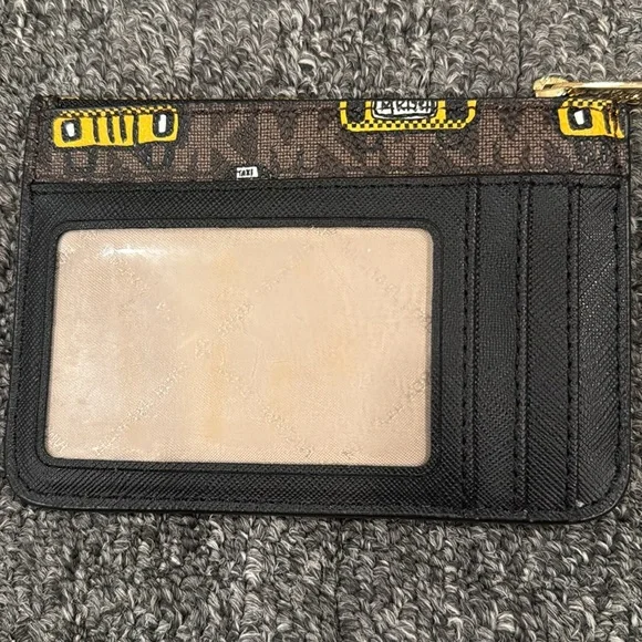 Michael Kors keychain wallet
BRAND NEW !
Cute taxi detail - Picture 2 of 4